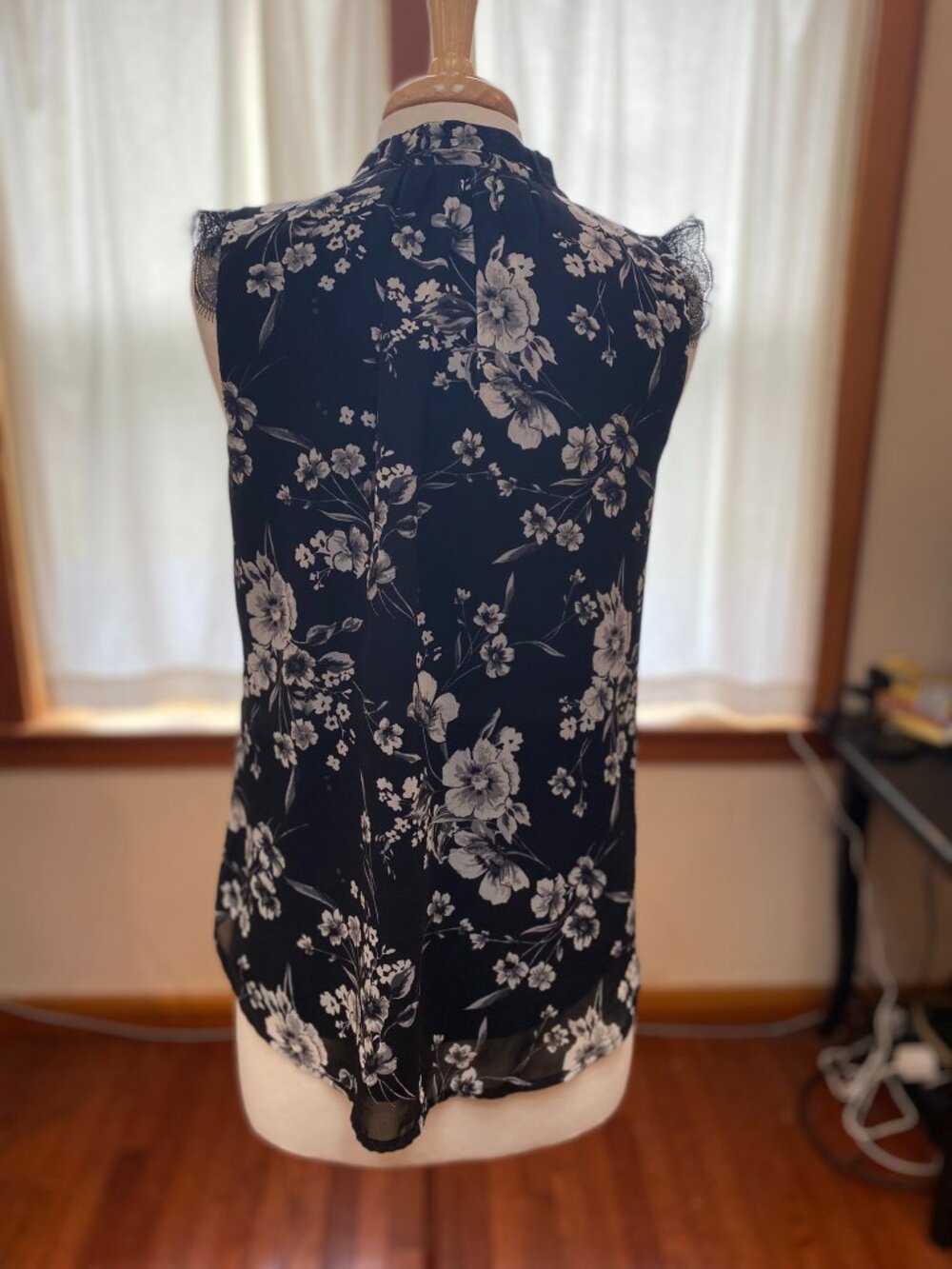 Tahari black and gray floral blouse, size M - Picture 3 of 6